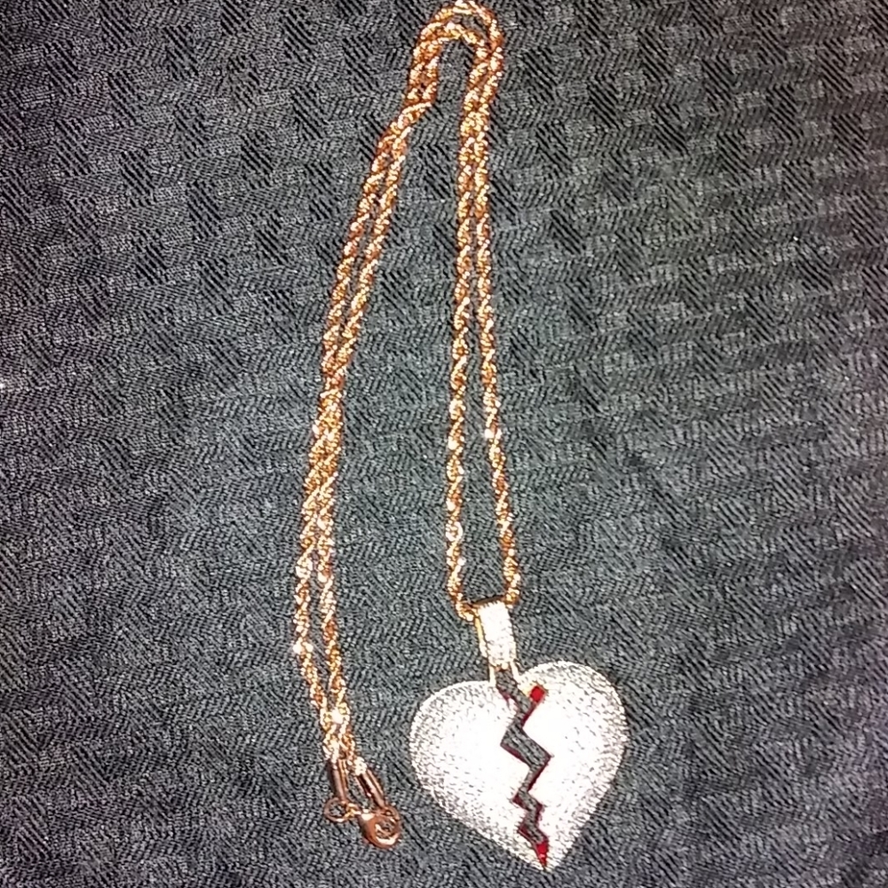 New! never worn.disliked the rose color on it.